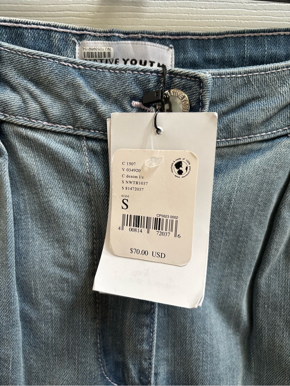 Free People Woman’s Native Youth heart cut out detail jeans, Size Small, NWT - Picture 4 of 9
